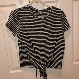 Stripped shirt sleeve shirt